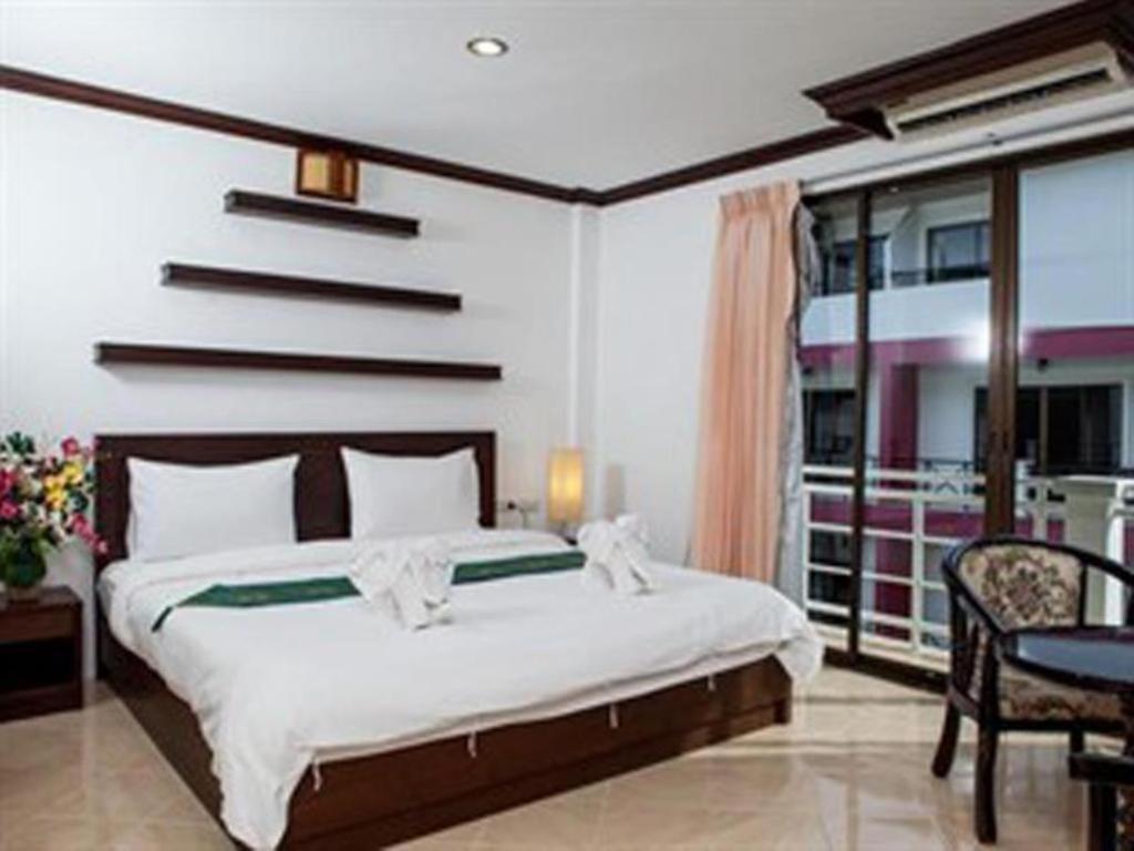Triple Rund Place Hotel Patong Exterior foto
