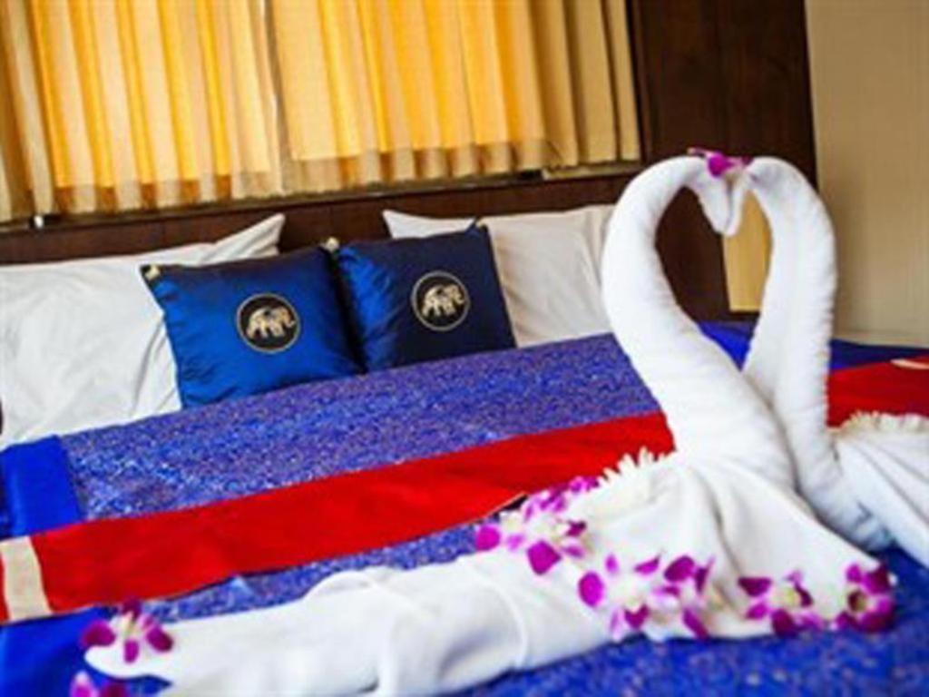 Triple Rund Place Hotel Patong Exterior foto