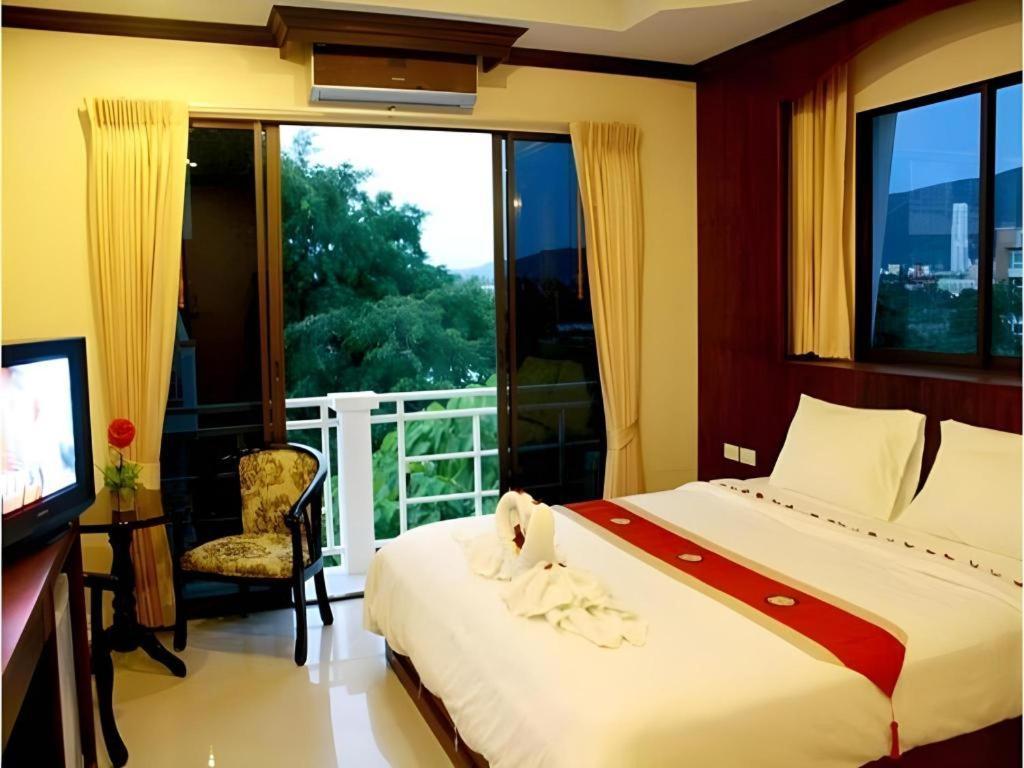 Triple Rund Place Hotel Patong Exterior foto