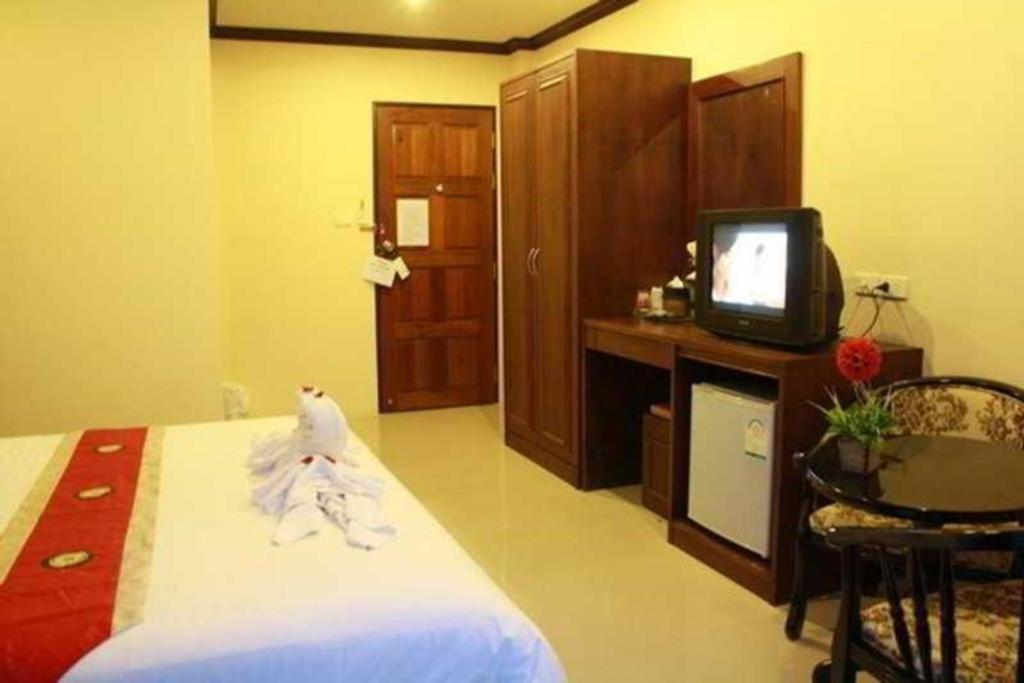 Triple Rund Place Hotel Patong Exterior foto