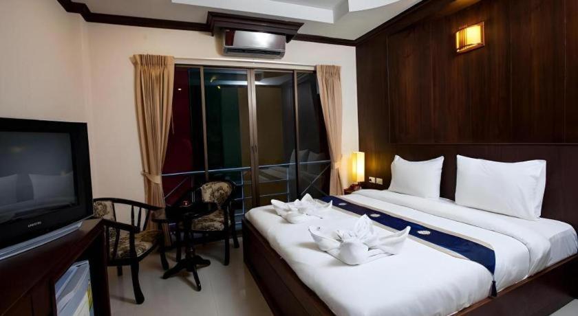 Triple Rund Place Hotel Patong Exterior foto