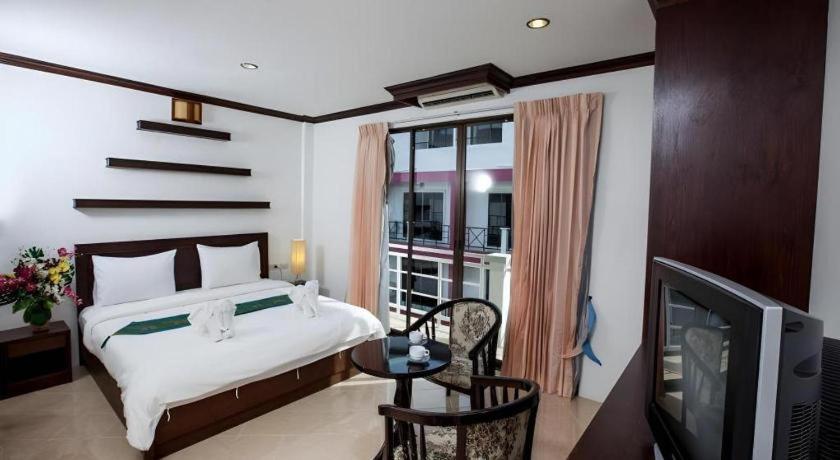 Triple Rund Place Hotel Patong Exterior foto