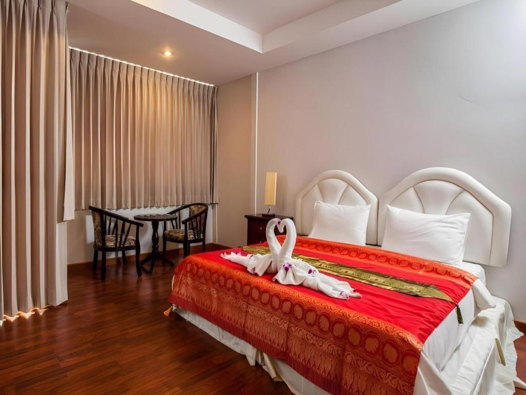 Triple Rund Place Hotel Patong Exterior foto