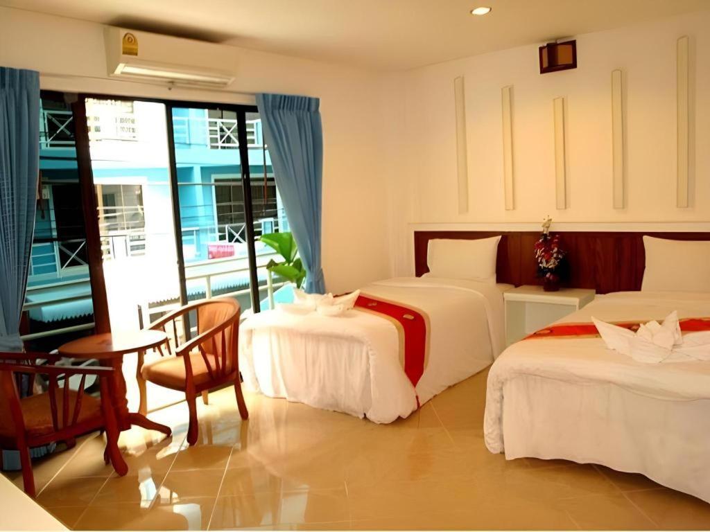 Triple Rund Place Hotel Patong Exterior foto