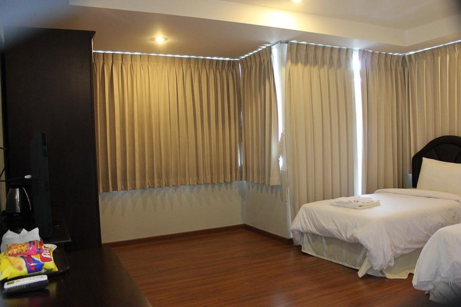 Triple Rund Place Hotel Patong Exterior foto